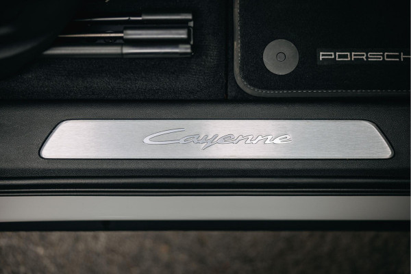 Porsche Cayenne Coupé 3.0 E-Hybrid | Head-up | Bose | Sport Chrono | Stuurverwarming | Stoelverwarming en verkoeling | Trekhaak | Kreide |