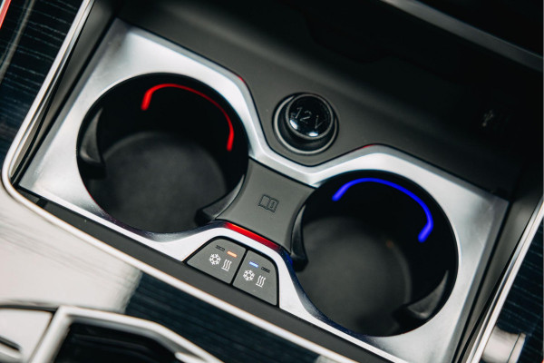 BMW X5 xDrive50e | Volledig M uitgevoerd| Head-up | Verwarmde en verkoelde bekerhouders | Pano |