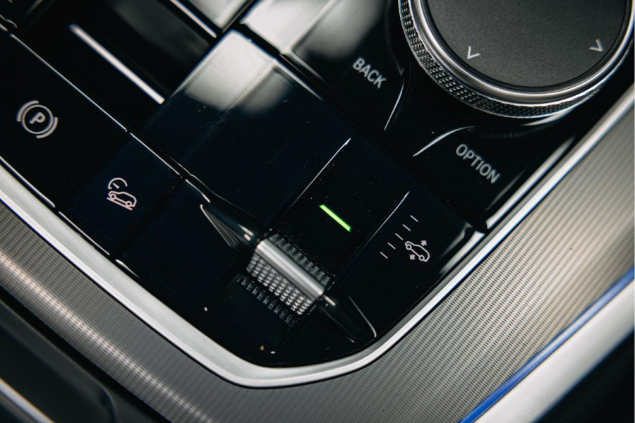 BMW X5 xDrive45e High Executive | M-sport | Luchtvering | Pano | Head-Up | Trekhaak | 360 camera |