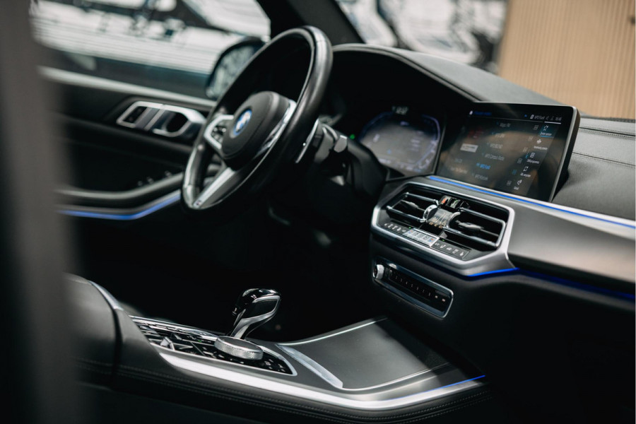 BMW X5 xDrive45e High Executive | M-sport | Luchtvering | Pano | Head-Up | Trekhaak | 360 camera |
