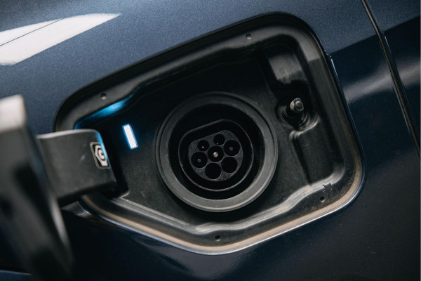 BMW X5 xDrive45e High Executive | M-sport | Luchtvering | Pano | Head-Up | Trekhaak | 360 camera |