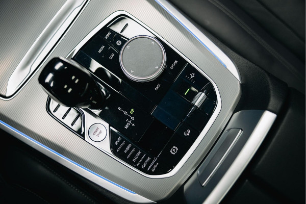 BMW X5 xDrive45e High Executive | M-sport | Luchtvering | Pano | Head-Up | Trekhaak | 360 camera |