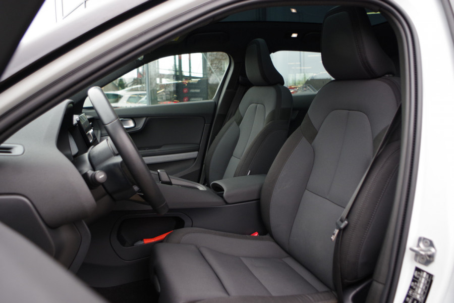 Polestar 2 Long Range Dual Motor 408 PK Launch Edition 78kWh Panoramadak, 89 % SOH Harman/Kardon, Carplay