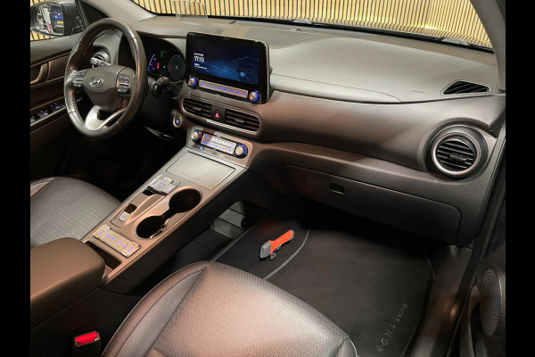 Hyundai Kona EV Premium 64 kWh|GROTE ACCU|100%SOH|FACELIFT|3-FASE|HUD|KRELL|LEDER|ACC|STUURVERW|STOELVERW+VENT.|CAMERA|CARPLAY|NL|