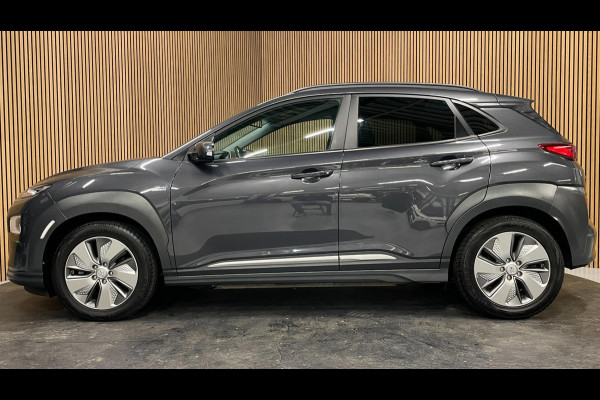 Hyundai Kona EV Premium 64 kWh|GROTE ACCU|100%SOH|FACELIFT|3-FASE|HUD|KRELL|LEDER|ACC|STUURVERW|STOELVERW+VENT.|CAMERA|CARPLAY|NL|