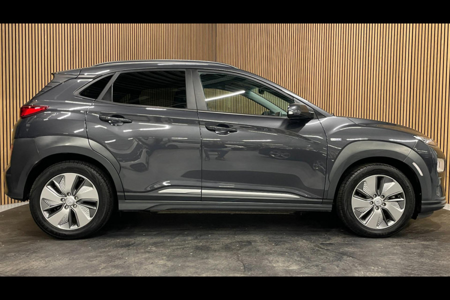 Hyundai Kona EV Premium 64 kWh|GROTE ACCU|100%SOH|FACELIFT|3-FASE|HUD|KRELL|LEDER|ACC|STUURVERW|STOELVERW+VENT.|CAMERA|CARPLAY|NL|