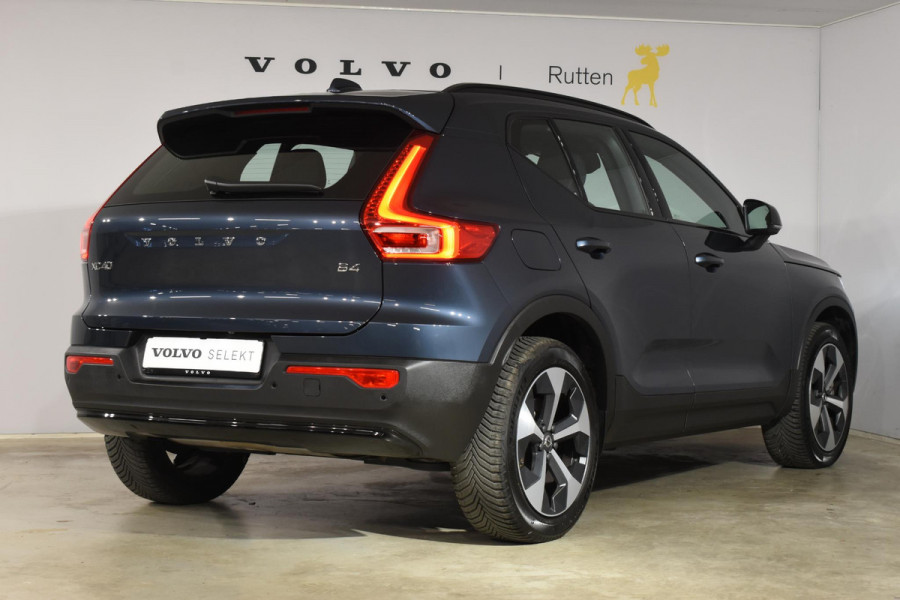 Volvo XC40 B4 211PK Automaat Plus Dark / Navigatie / Adaptive Cruise / Harman Kardon / Stuur- & Stoelverwarming / Elektrische achterklep / Achteruitrijcamera / Trekhaak / Elektrische stoelverst. met geheugen