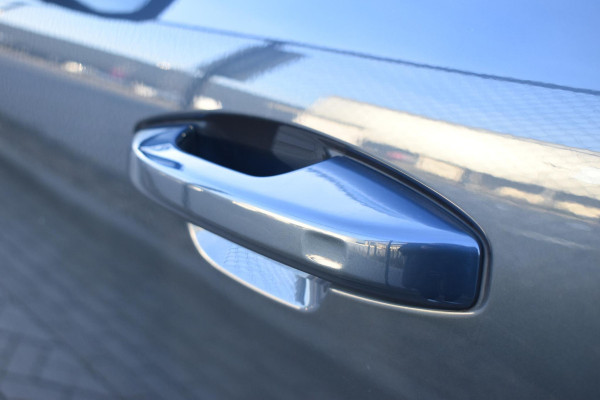 Volvo XC40 B4 211PK Automaat Plus Dark / Navigatie / Adaptive Cruise / Harman Kardon / Stuur- & Stoelverwarming / Elektrische achterklep / Achteruitrijcamera / Trekhaak / Elektrische stoelverst. met geheugen