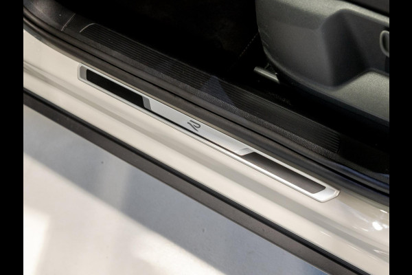 Volkswagen T-Roc 1.5 TSI R-Line Edition / 150pk / Stoel en stuur verwarming / Achteruitrij camera / Keyless /