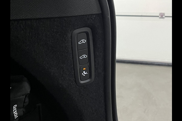 Volvo XC90 2.0 T8 Plug-in hybrid AWD Ultra Dark Luchtvering | Massage | Trekhaak | Bowers & Wilkins | Adapt. Cruise | Stoelventilatie | 22" wielen | 360 camera | Head-up