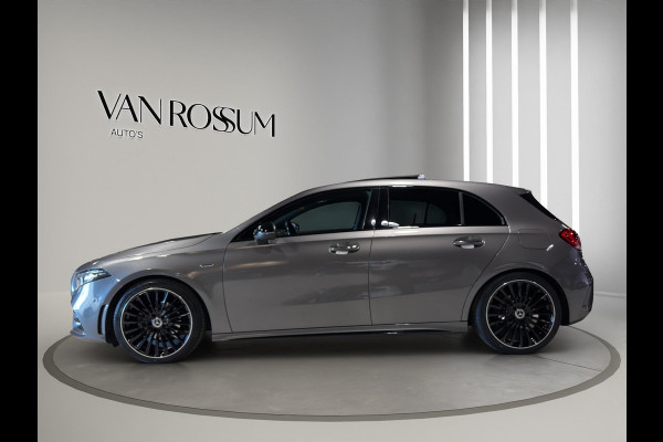 Mercedes-Benz A-Klasse 180 Business Solution AMG | 360 Camera | Head-up | Panoramadak | Navi | Sfeerverl | 19"| Trekh.Wegklap |