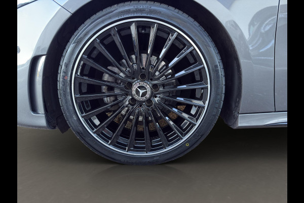 Mercedes-Benz A-Klasse 180 Business Solution AMG | 360 Camera | Head-up | Panoramadak | Navi | Sfeerverl | 19"| Trekh.Wegklap |