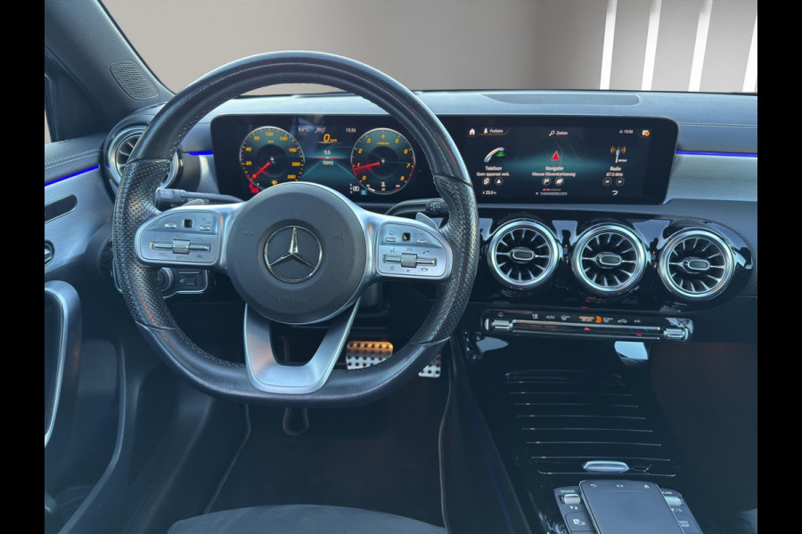 Mercedes-Benz A-Klasse 180 Business Solution AMG | 360 Camera | Head-up | Panoramadak | Navi | Sfeerverl | 19"| Trekh.Wegklap |