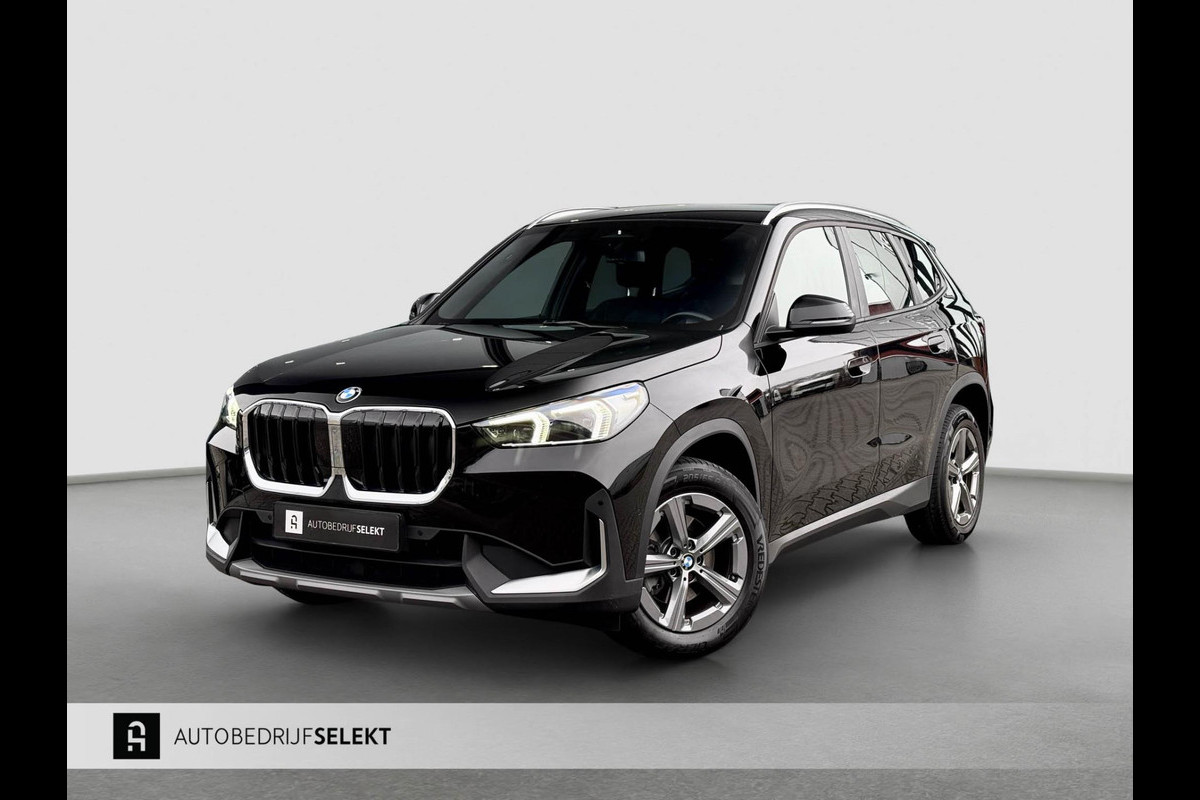 BMW X1 SDrive18i LED - NIEUW MODEL - GROOT SCHERM - CARPLAY - STOELVERWARMING - KEYLESS