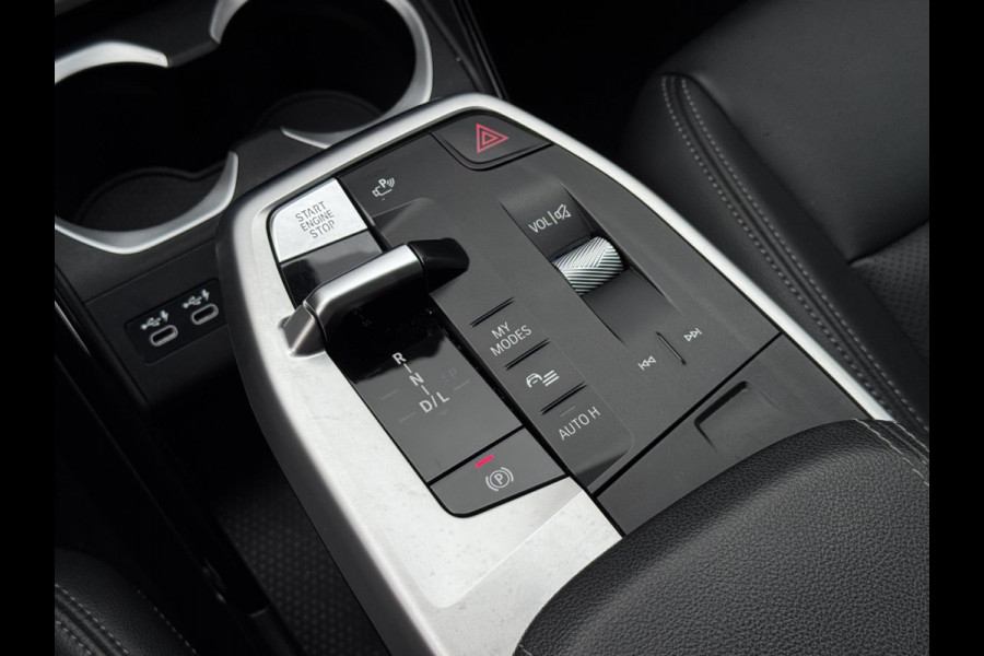 BMW X1 SDrive18i LED - NIEUW MODEL - GROOT SCHERM - CARPLAY - STOELVERWARMING - KEYLESS