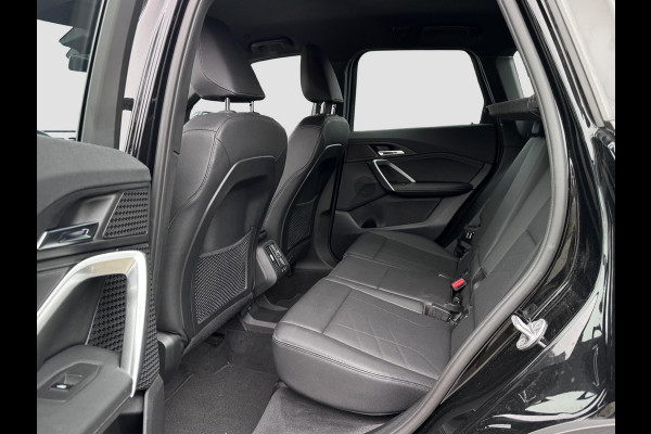 BMW X1 SDrive18i LED - NIEUW MODEL - GROOT SCHERM - CARPLAY - STOELVERWARMING - KEYLESS