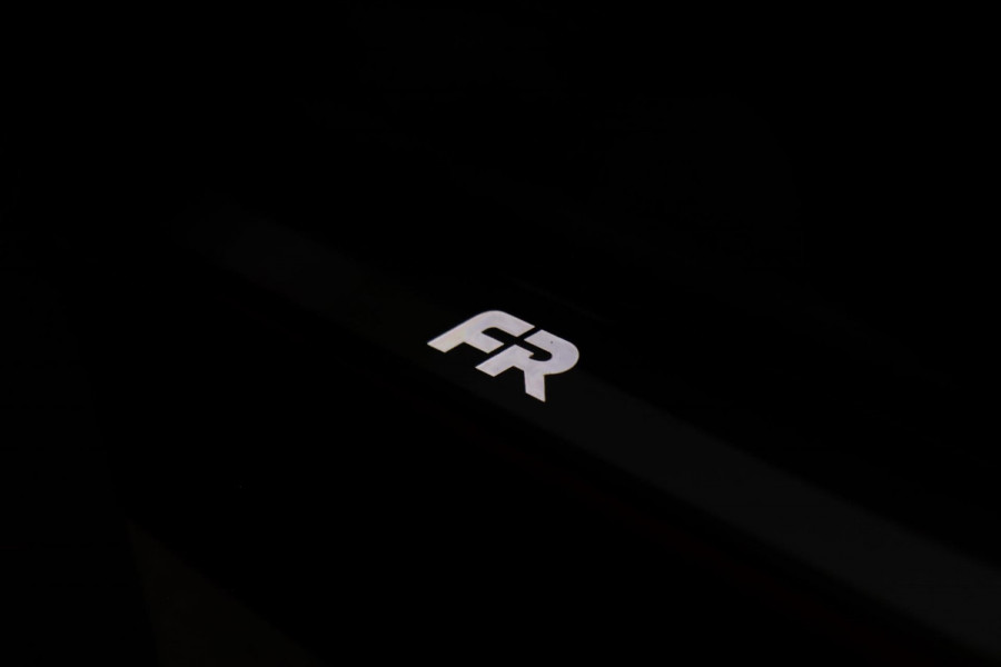 Seat Leon 1.5 eTSI FR / PANODAK / KEYLESS / LED / CAMERA / CARPLAY