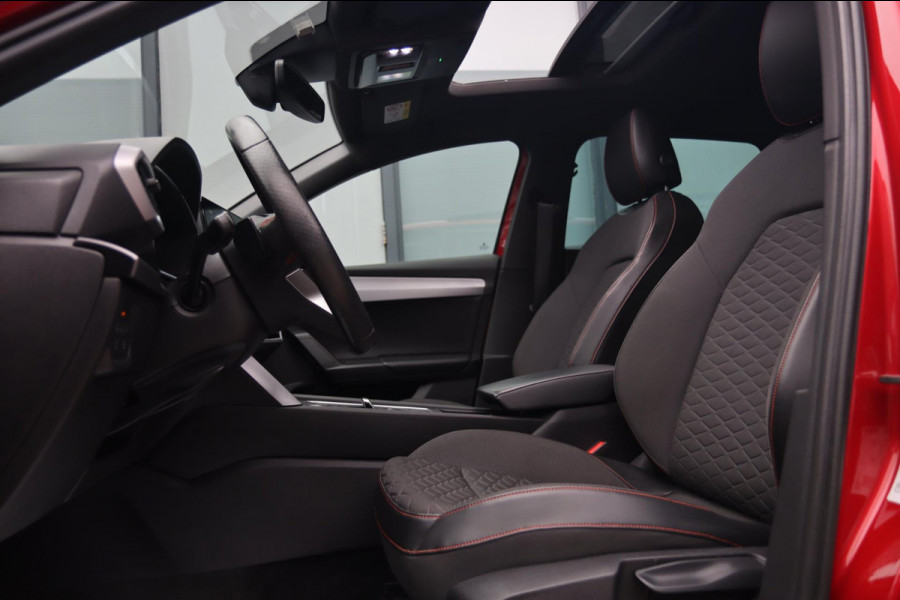 Seat Leon 1.5 eTSI FR / PANODAK / KEYLESS / LED / CAMERA / CARPLAY