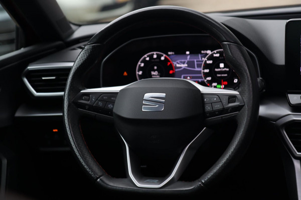 Seat Leon 1.5 eTSI FR / PANODAK / KEYLESS / LED / CAMERA / CARPLAY