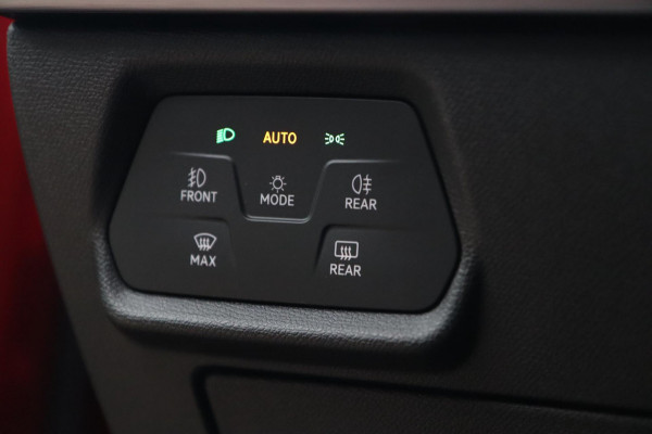 Seat Leon 1.5 eTSI FR / PANODAK / KEYLESS / LED / CAMERA / CARPLAY