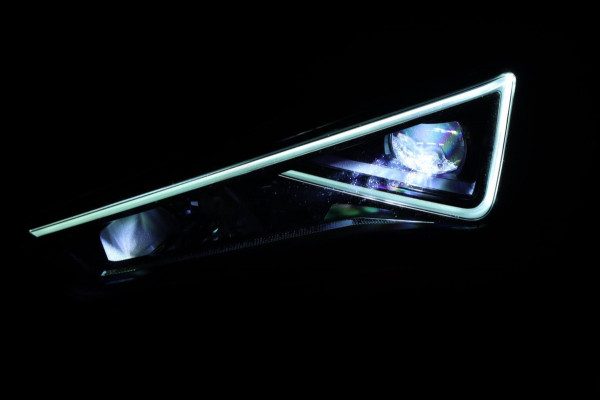 Seat Leon 1.5 eTSI FR / PANODAK / KEYLESS / LED / CAMERA / CARPLAY