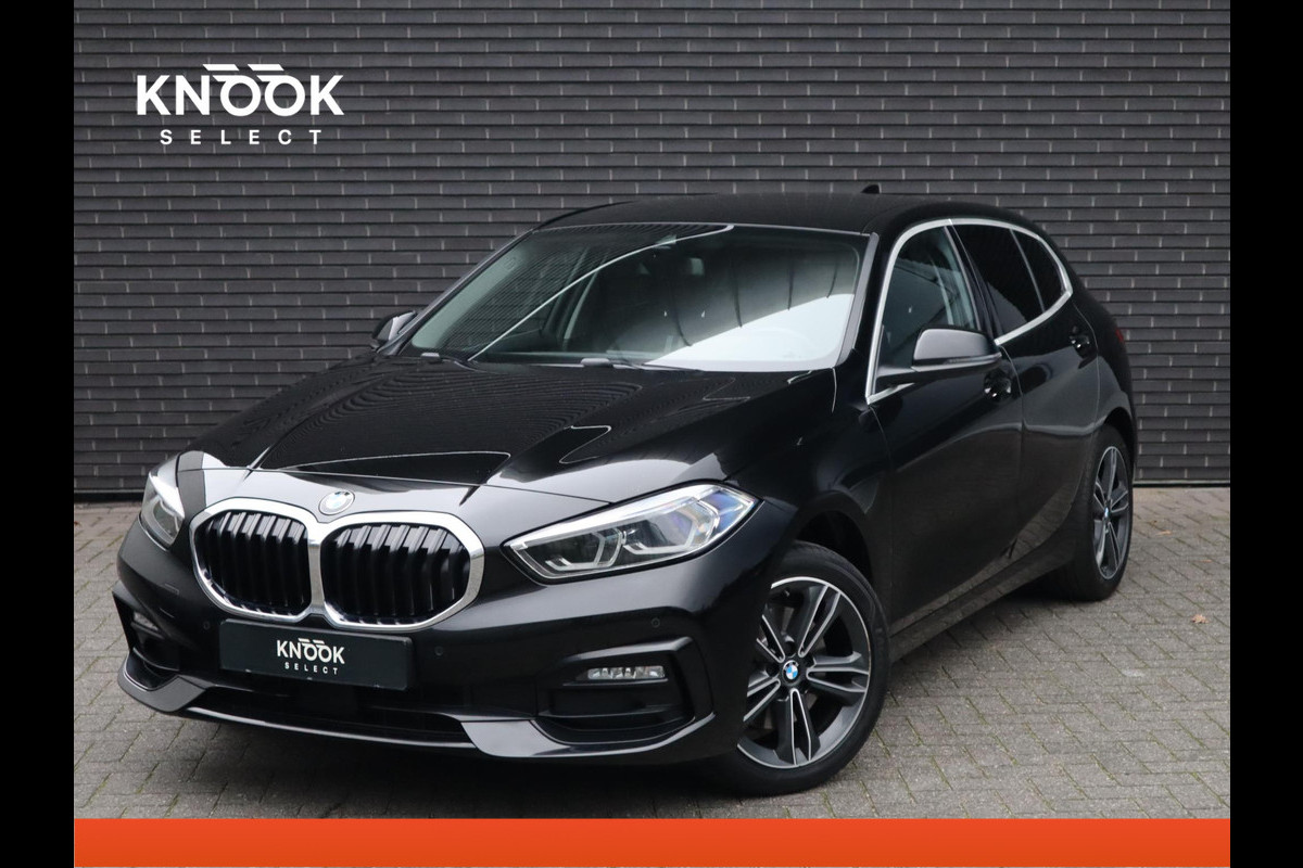 BMW 1-serie 118i Executive Sport Line Automaat / LED / 17 Inch / HiFi / Sportstoelen / Parkeersensoren voor+achter / Live Cockpit Plus /