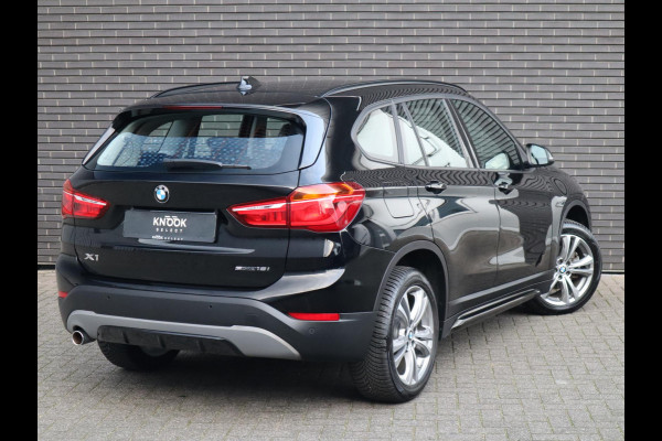 BMW X1 sDrive18i Executive Sport Line Automaat / Navigatie / LED / 18 Inch / Parkeersensoren voor+achter / Voorstoelen Verwarmd / Sportstuur /
