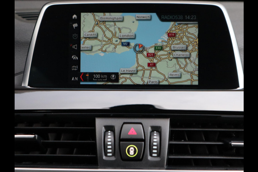 BMW X1 sDrive18i Executive Sport Line Automaat / Navigatie / LED / 18 Inch / Parkeersensoren voor+achter / Voorstoelen Verwarmd / Sportstuur /