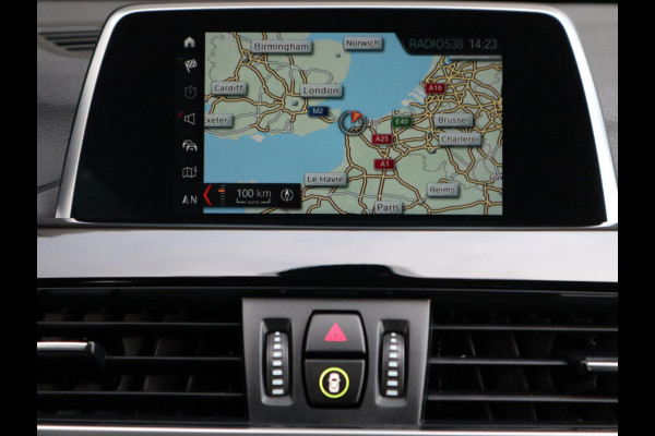 BMW X1 sDrive18i Executive Sport Line Automaat / Navigatie / LED / 18 Inch / Parkeersensoren voor+achter / Voorstoelen Verwarmd / Sportstuur /
