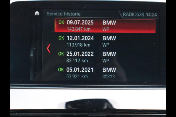 BMW X1 sDrive18i Executive Sport Line Automaat / Navigatie / LED / 18 Inch / Parkeersensoren voor+achter / Voorstoelen Verwarmd / Sportstuur /