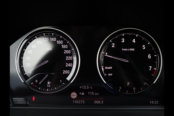 BMW X1 sDrive18i Executive Sport Line Automaat / Navigatie / LED / 18 Inch / Parkeersensoren voor+achter / Voorstoelen Verwarmd / Sportstuur /