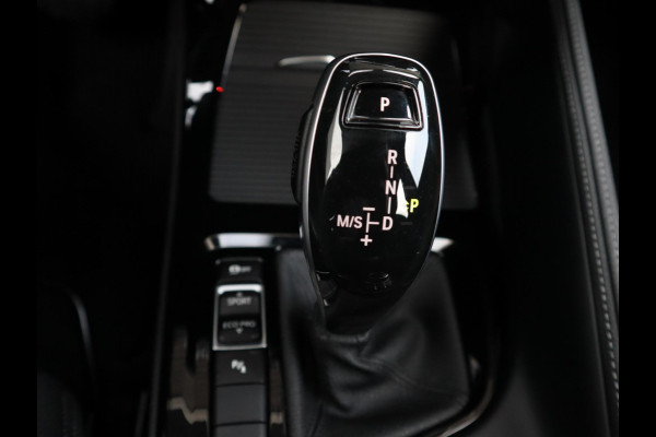 BMW X1 sDrive18i Executive Sport Line Automaat / Navigatie / LED / 18 Inch / Parkeersensoren voor+achter / Voorstoelen Verwarmd / Sportstuur /