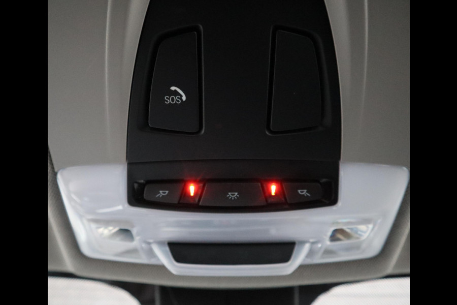 BMW X1 sDrive18i Executive Sport Line Automaat / Navigatie / LED / 18 Inch / Parkeersensoren voor+achter / Voorstoelen Verwarmd / Sportstuur /