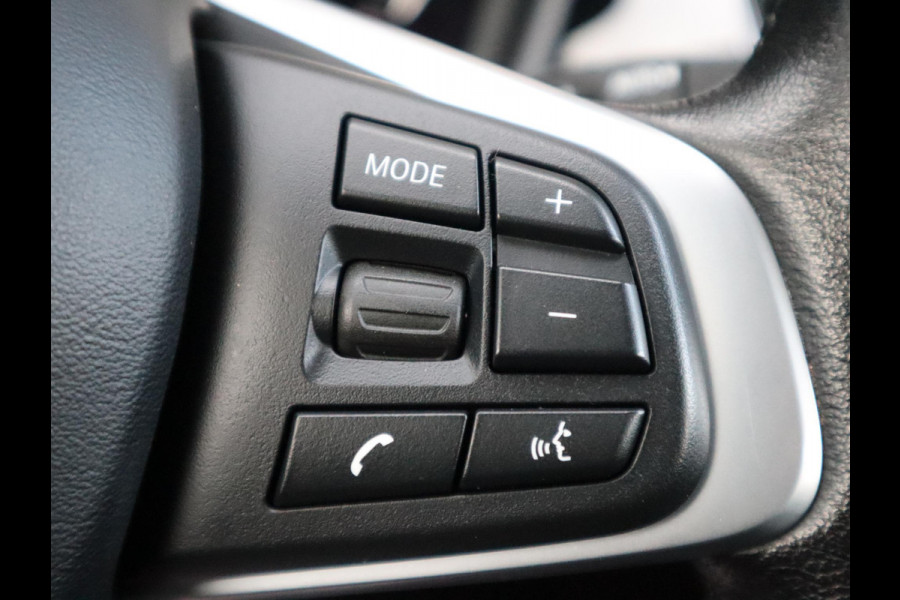 BMW X1 sDrive18i Executive Sport Line Automaat / Navigatie / LED / 18 Inch / Parkeersensoren voor+achter / Voorstoelen Verwarmd / Sportstuur /