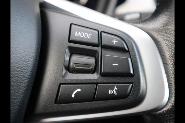 BMW X1 sDrive18i Executive Sport Line Automaat / Navigatie / LED / 18 Inch / Parkeersensoren voor+achter / Voorstoelen Verwarmd / Sportstuur /