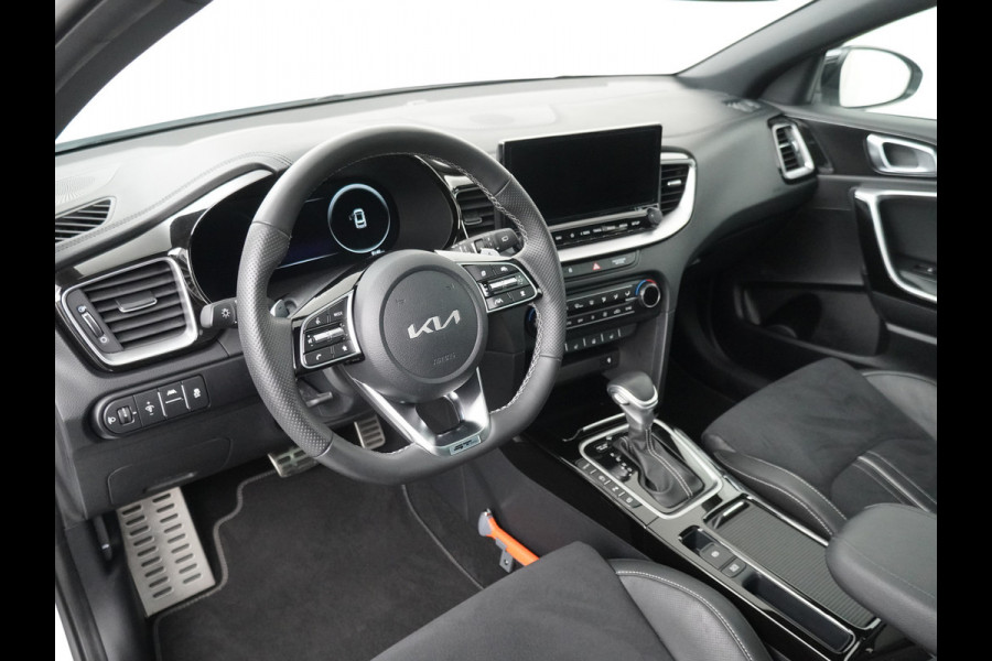 Kia Ceed 1.5 T-GDi GT-PlusLine - Automaat - Rijdende Demo Automaat - Stoel/Stuurverwarming - Adaptief Cruise Control - Navigatie - Climate Control - Fabrieksgarantie Tot 2032