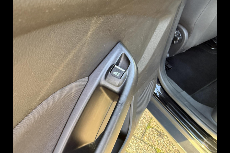 Ford FOCUS Wagon 1.0 Ecoboost Titanium 125pk Trekhaak | Navigatie | Apple Carplay, Android Auto | Voorruit verwarming | Dealer onderhouden