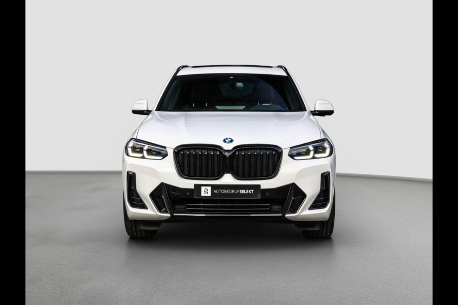 BMW X3 XDrive30e M-Sport | Pano| Trekhaak | Laser | Dealer onderhouden | Head Up | Camera |1e eig. | 30e | Plug-in | Facelift