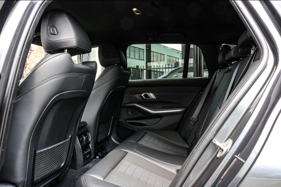 BMW 3 Serie Touring 330e xDrive - TREKHAAK - 360 CAMERA - DEALER ONDERHOUDEN - LED - HOUTINLEG - SFEERVERLICHTING