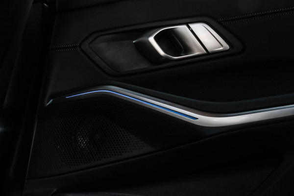 BMW 3 Serie Touring 330e xDrive - TREKHAAK - 360 CAMERA - DEALER ONDERHOUDEN - LED - HOUTINLEG - SFEERVERLICHTING