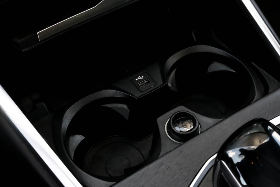 BMW 3 Serie Touring 330e xDrive - TREKHAAK - 360 CAMERA - DEALER ONDERHOUDEN - LED - HOUTINLEG - SFEERVERLICHTING