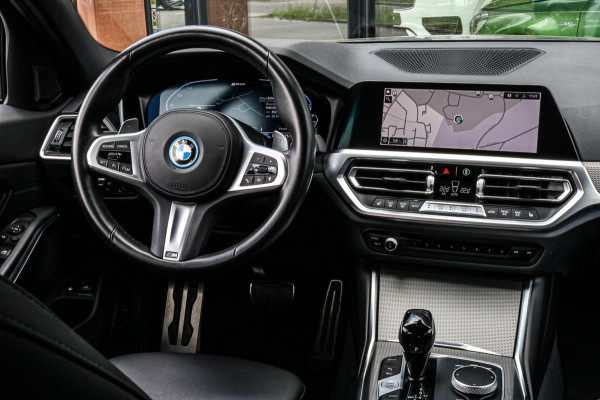BMW 3 Serie Touring 330e - M-SPORT - CARPLAY - SFEERVERLICHTING - DEALER ONDERHOUDEN - EERSTE EIGENAAR - STOELVERWARMING