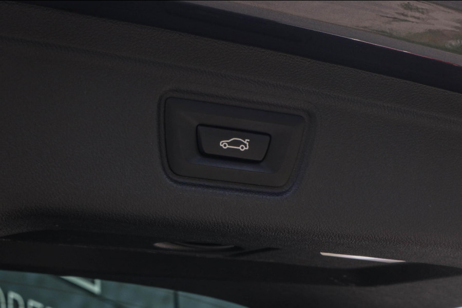 BMW 3 Serie Touring 330e - M-SPORT - CARPLAY - SFEERVERLICHTING - DEALER ONDERHOUDEN - EERSTE EIGENAAR - STOELVERWARMING