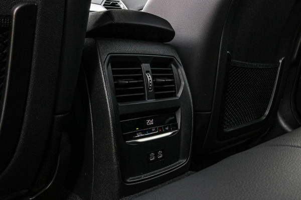BMW 3 Serie Touring 330e - M-SPORT - CARPLAY - SFEERVERLICHTING - DEALER ONDERHOUDEN - EERSTE EIGENAAR - STOELVERWARMING