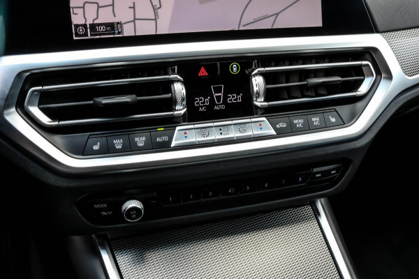 BMW 3 Serie Touring 330e - M-SPORT - CARPLAY - SFEERVERLICHTING - DEALER ONDERHOUDEN - EERSTE EIGENAAR - STOELVERWARMING