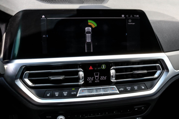 BMW 3 Serie Touring 330e - M-SPORT - CARPLAY - SFEERVERLICHTING - DEALER ONDERHOUDEN - EERSTE EIGENAAR - STOELVERWARMING