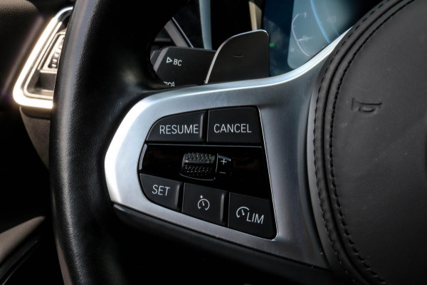 BMW 3 Serie Touring 330e - M-SPORT - CARPLAY - SFEERVERLICHTING - DEALER ONDERHOUDEN - EERSTE EIGENAAR - STOELVERWARMING