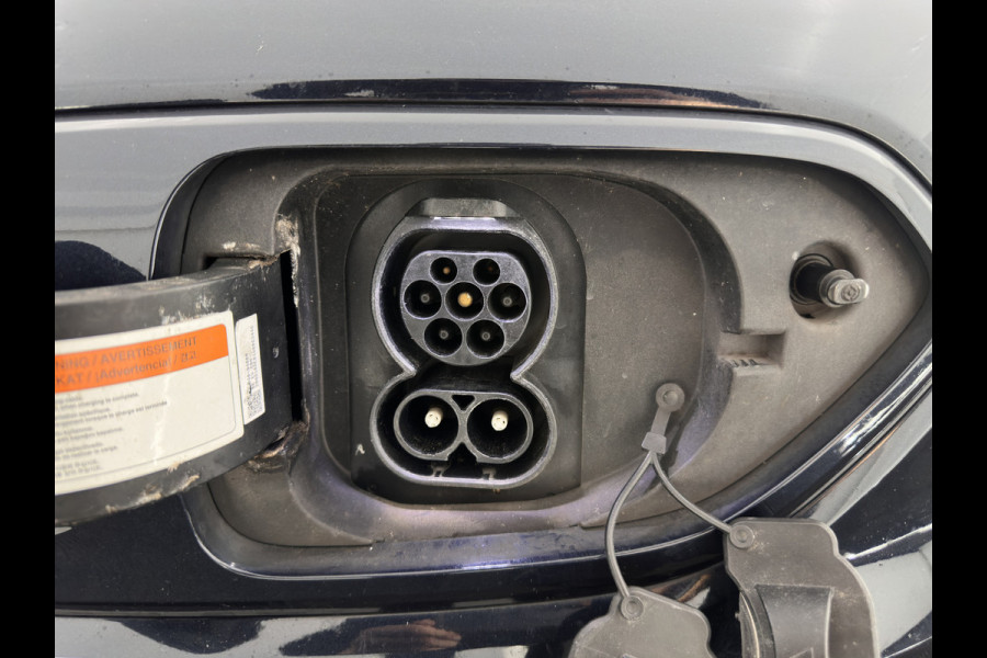 Kia e-Niro ExecutiveLine 64 kWh [ 3-Fase ] {SOH-100%} (INCL-BTW)  Aut.*HEATPUMP | LEATHER | FULL-LED | NAVI-FULLMAP | ADAPTIVE-CRUISE | CAMERA | MEMORY-PACK | LANE-ASSIST | KEYLESS | DIGI-COCKPIT | PRIVACY-GLASS | 17"ALU*