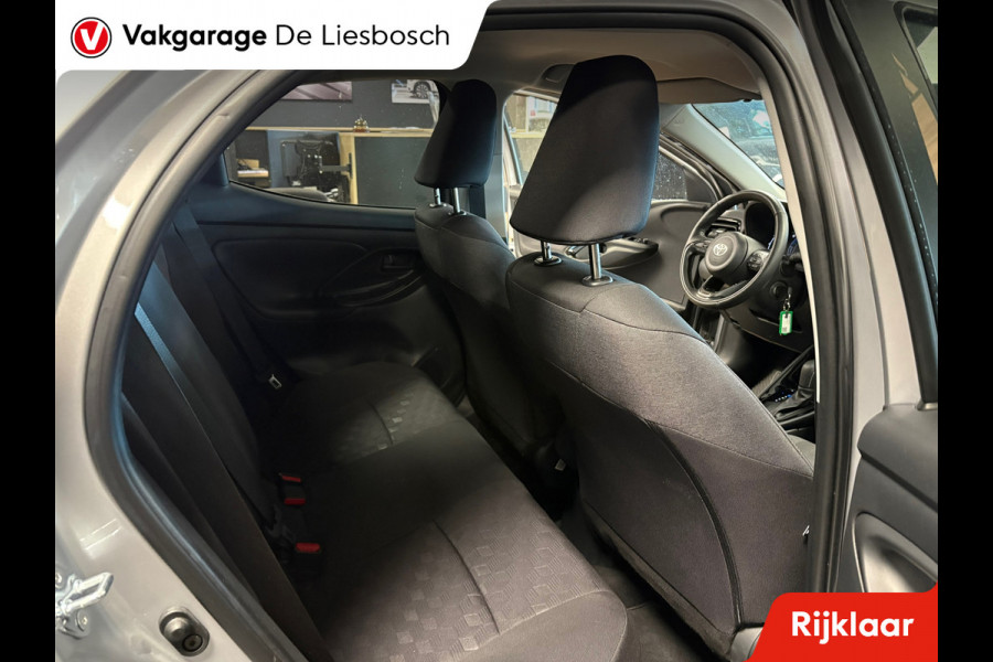 Toyota Yaris 1.5 Hybrid 115 First Edition / stoel en stuur verwarming/ camera / carplay /