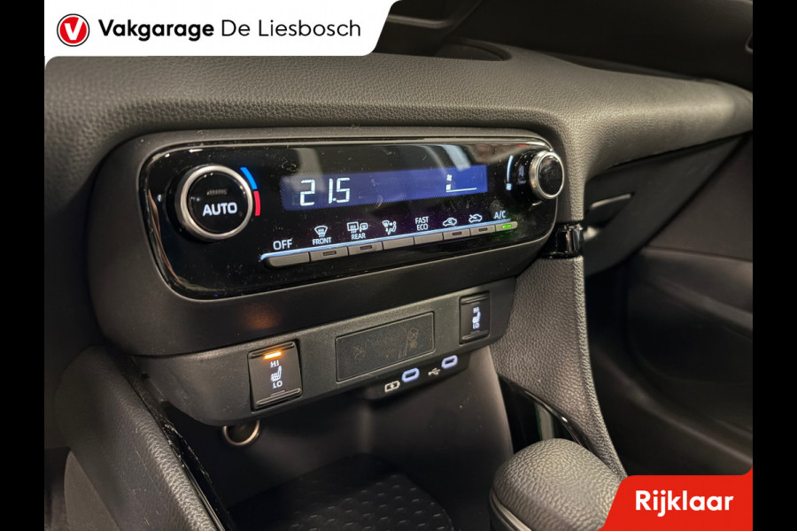 Toyota Yaris 1.5 Hybrid 115 First Edition / stoel en stuur verwarming/ camera / carplay /